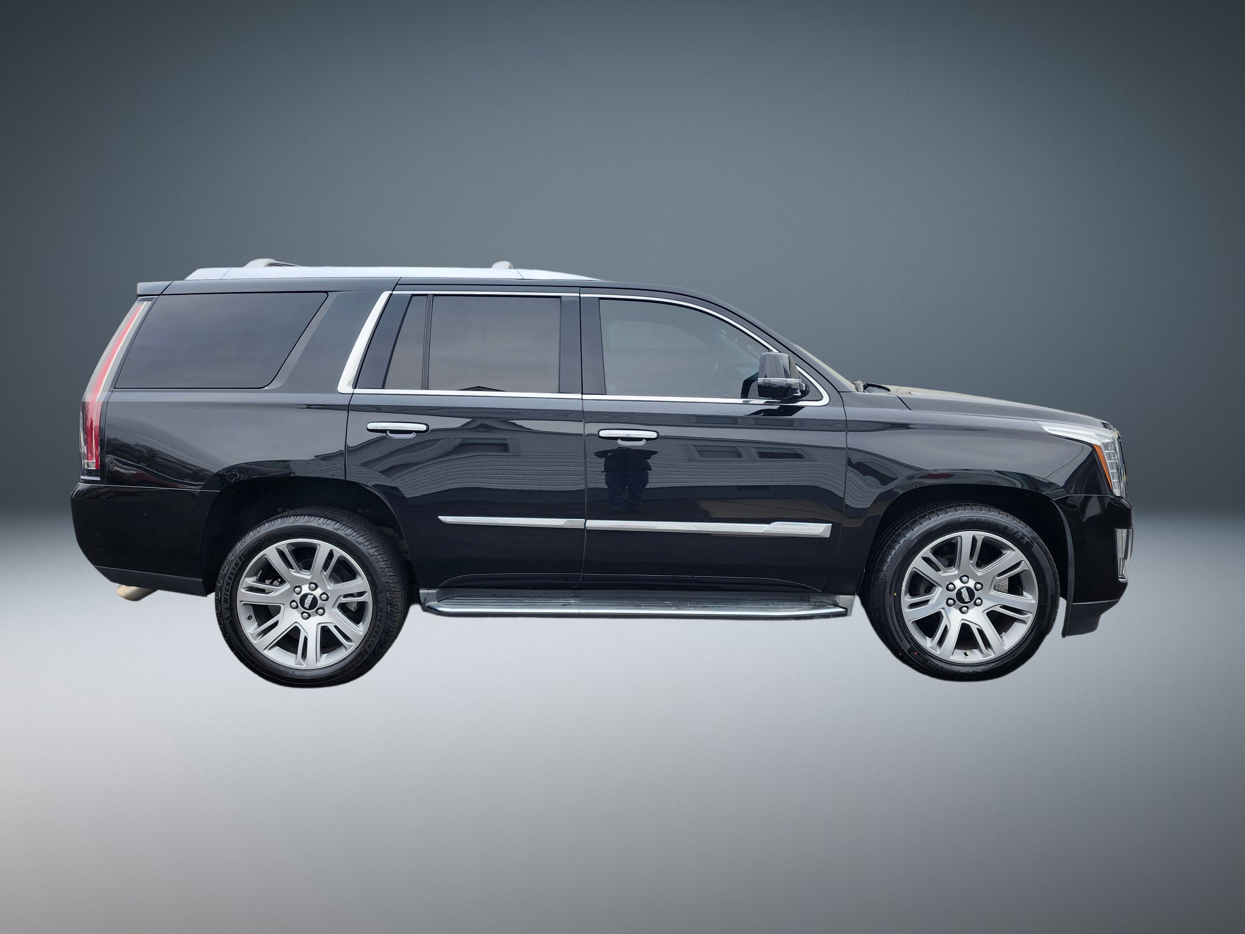 Used 2016 Cadillac Escalade Luxury image 2