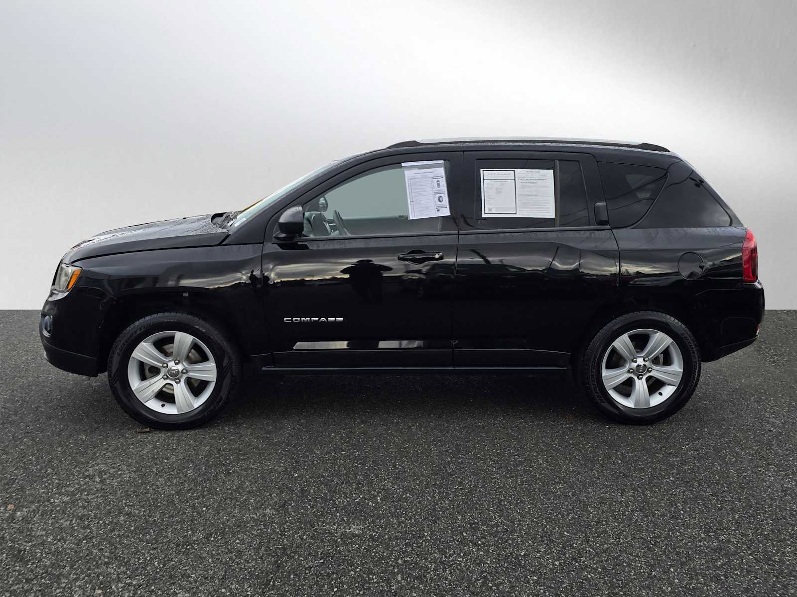 Used 2015 Jeep Compass Sport image 6