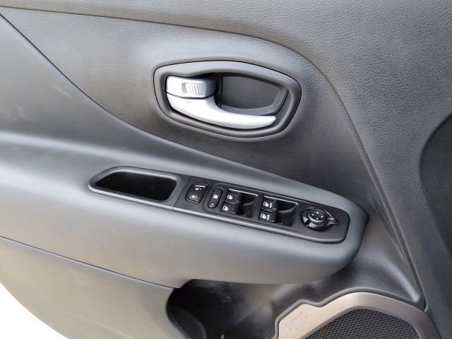 Used 2023 Jeep Renegade Latitude image 16