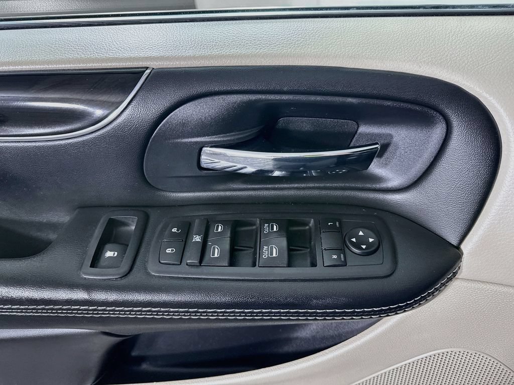 Used 2018 Dodge Grand Caravan SXT FWD image 22