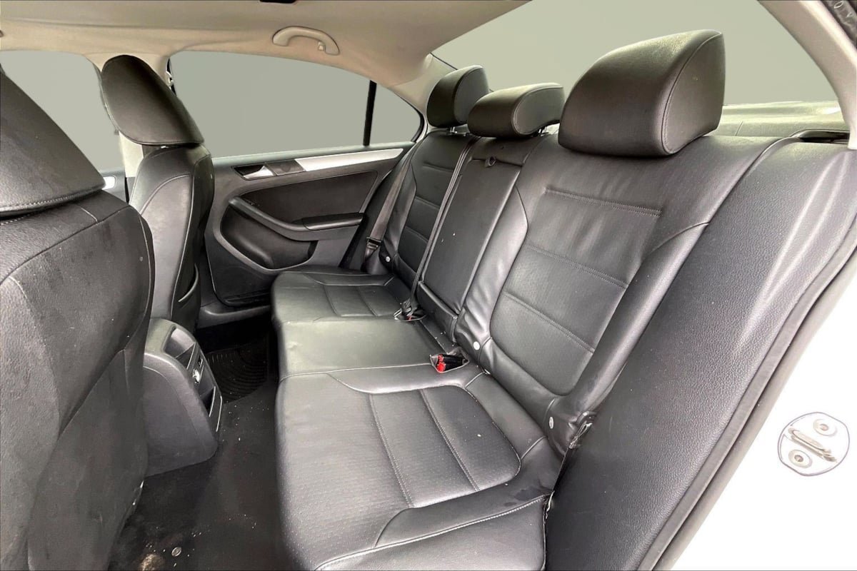 Used 2013 Volkswagen Jetta SE FWD image 26