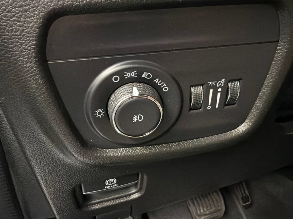 Used 2023 Jeep Grand Cherokee Summit w/ Adv Protech Group IV AWD/4WD image 23
