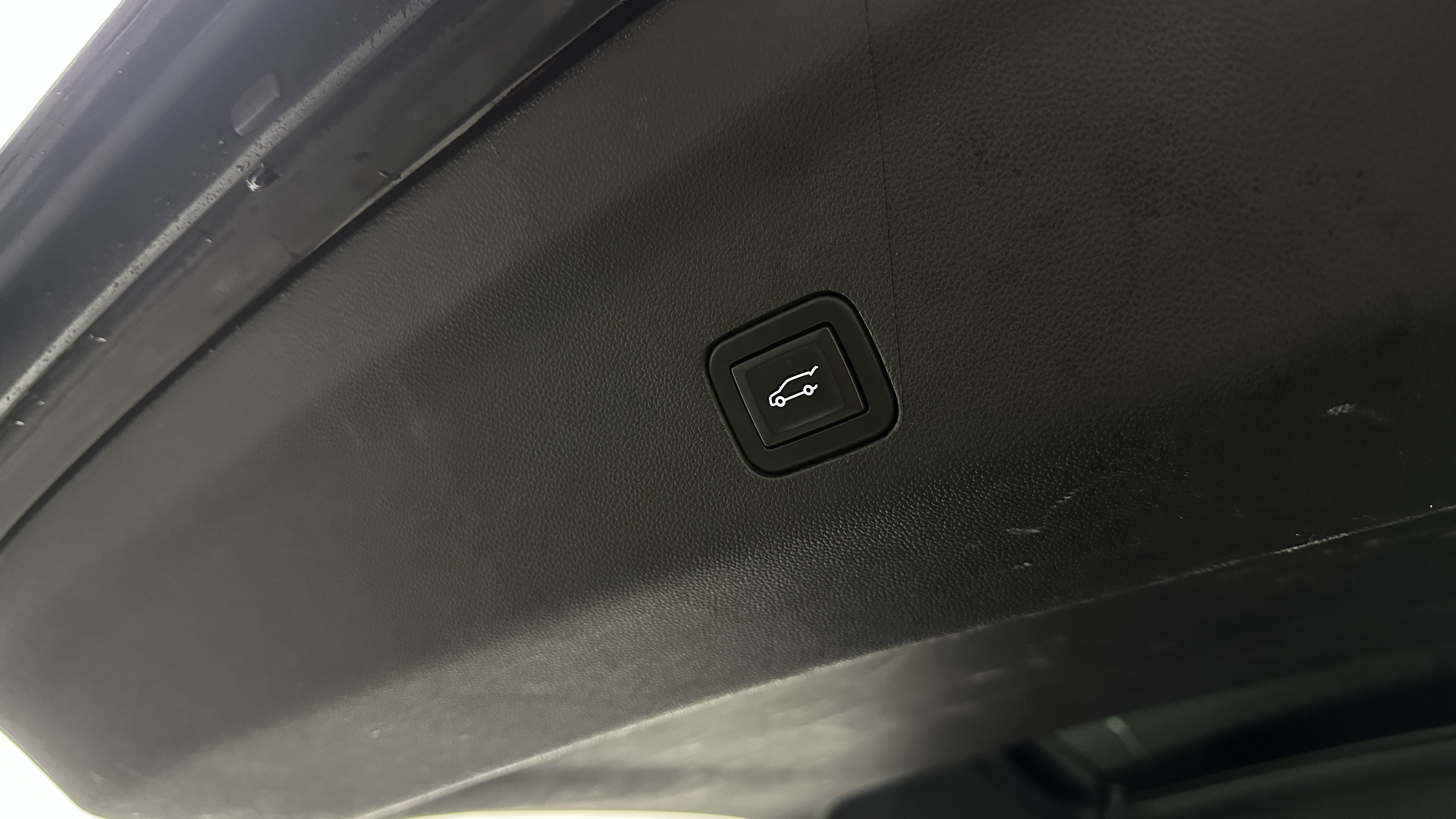 Used 2022 GMC Yukon Denali RWD image 32