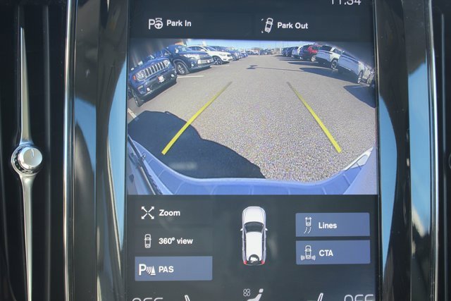 Used 2018 Volvo XC60 T6 Momentum w/ Advanced Package image 7