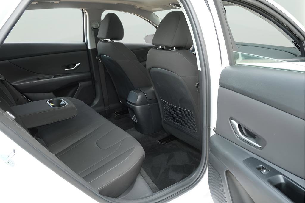 Used 2025 Hyundai Elantra SEL image 27