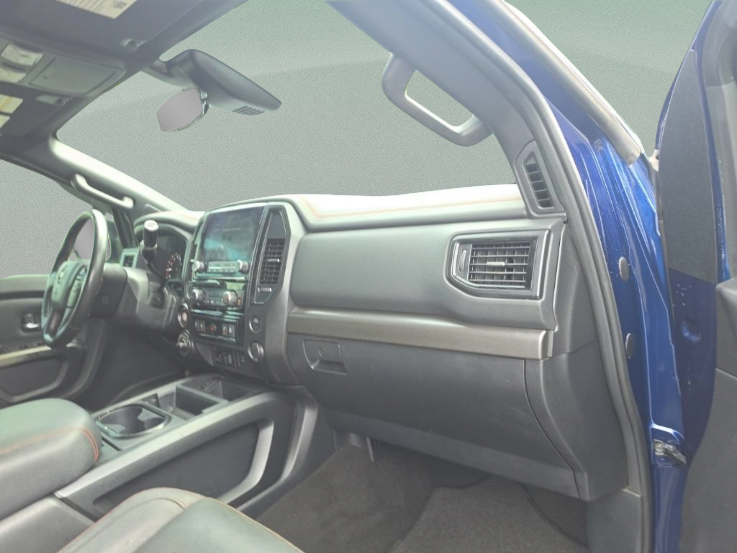Used 2020 Nissan Titan PRO-4X w/ Pro-4x Convenience Package AWD/4WD image 26