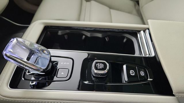 New 2026 Volvo XC90 T8 Ultra w/ Protection Package Premier AWD/4WD image 17
