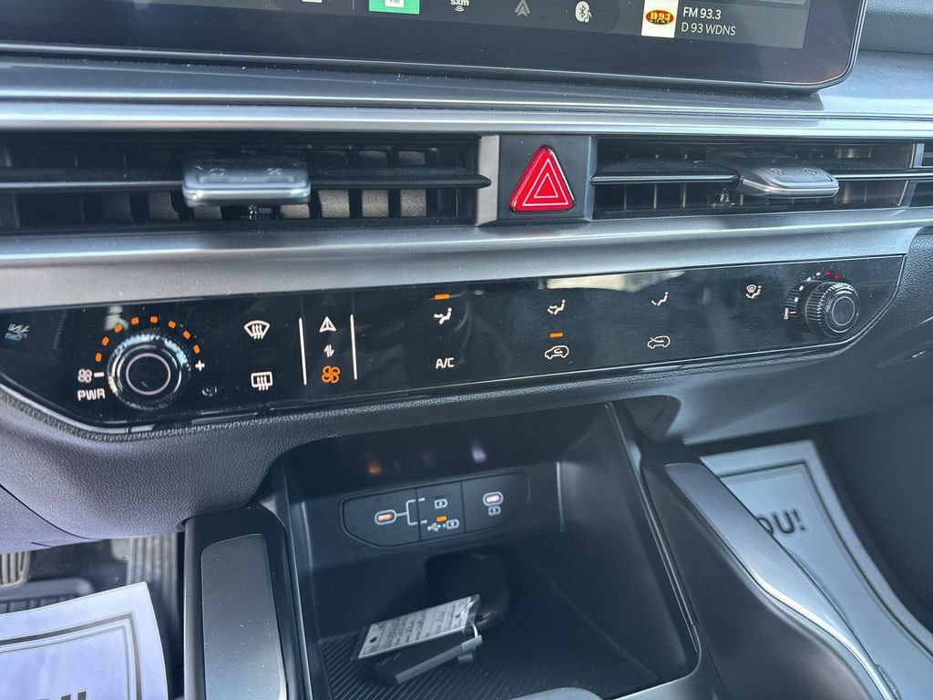 Used 2025 Kia Sorento LX image 19