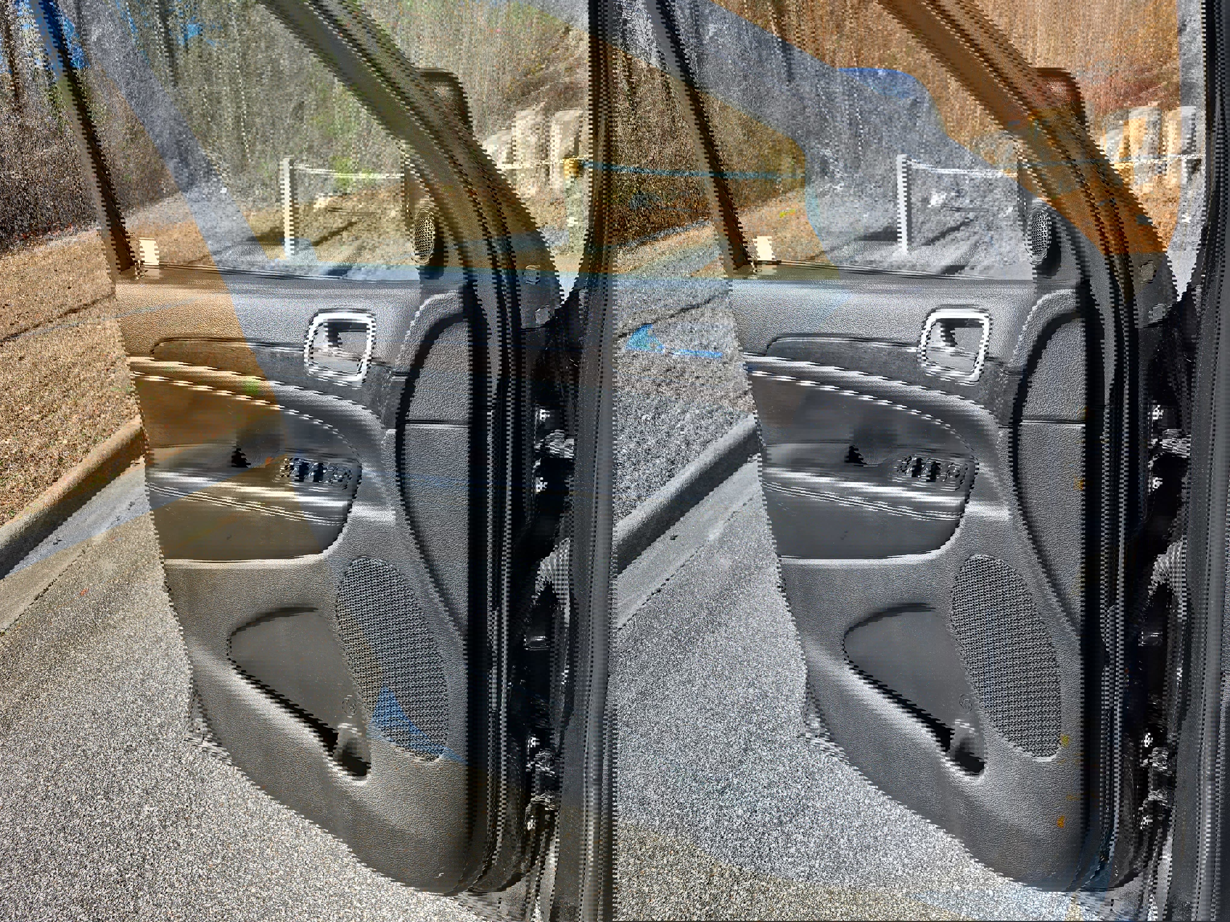 Used 2011 Jeep Grand Cherokee Laredo image 25