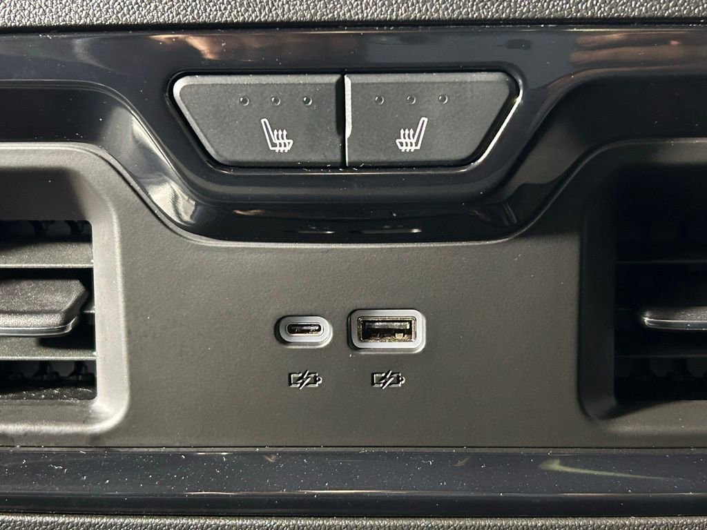 Used 2024 Chevrolet Silverado 2500 ZR2 w/ Technology Package AWD/4WD image 18