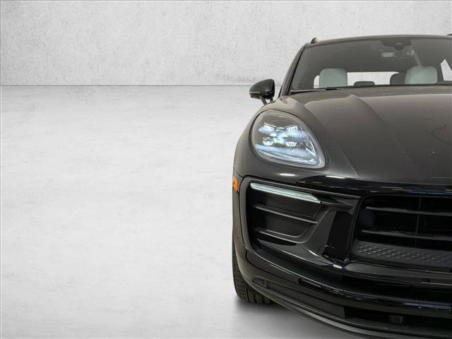 Certified 2024 Porsche Macan image 12