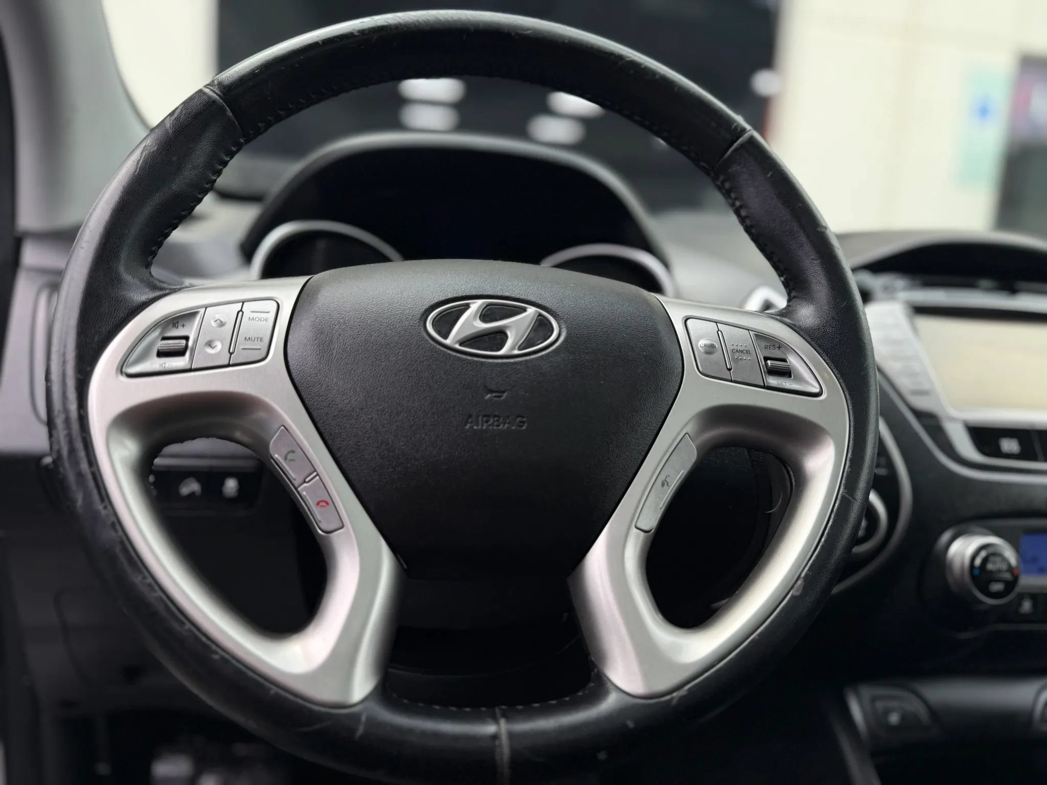 Used 2013 Hyundai Tucson Limited w/ Premium Pkg AWD/4WD image 29