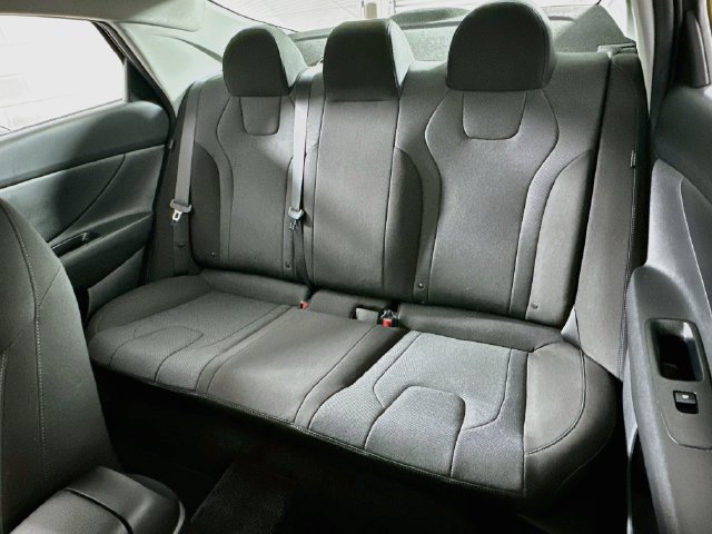 Used 2025 Hyundai Elantra SE w/ Cargo Package FWD image 11