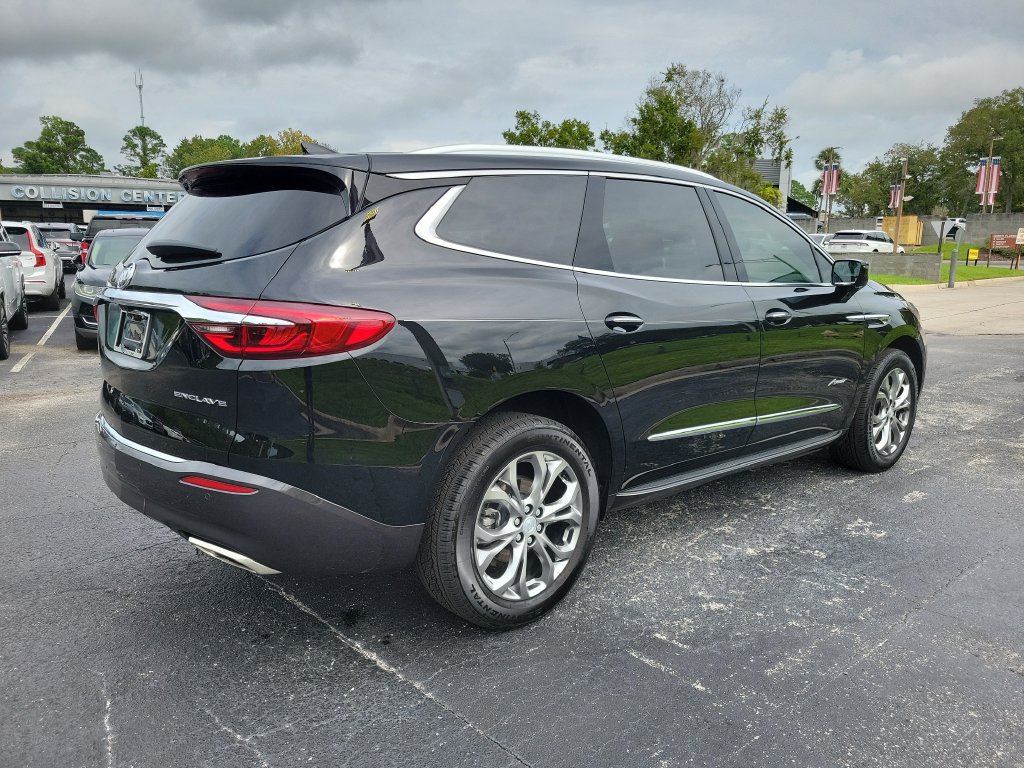 Used 2018 Buick Enclave Avenir w/ Avenir Technology Package FWD image 4