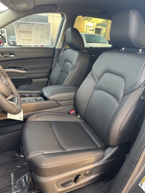 New 2025 Nissan Pathfinder SL image 11