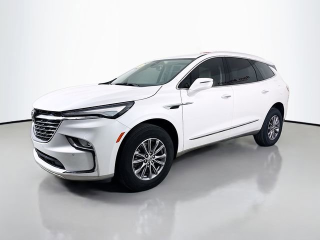 Used 2024 Buick Enclave Essence image 3