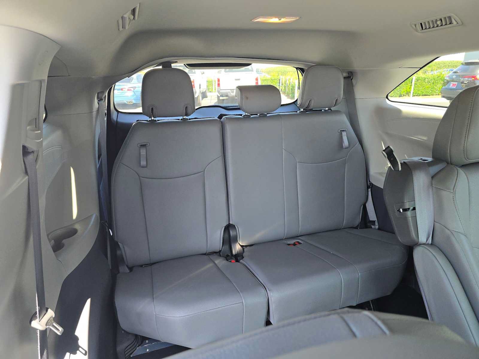 Used 2023 Toyota Sienna XLE FWD image 13