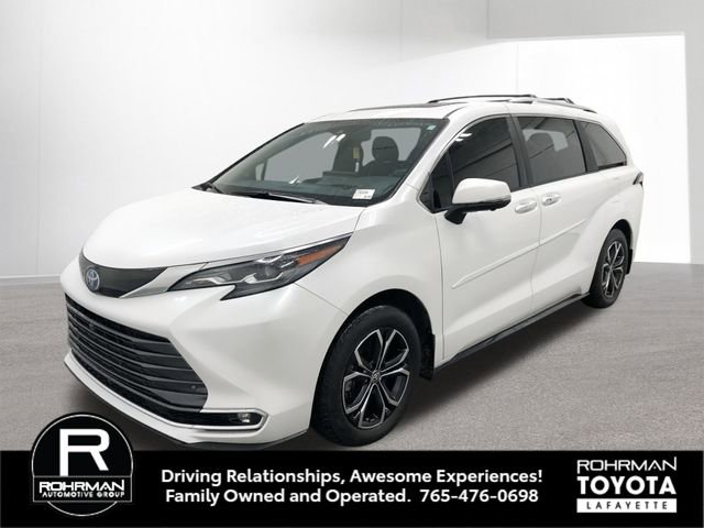 Used 2025 Toyota Sienna Platinum AWD/4WD image 1