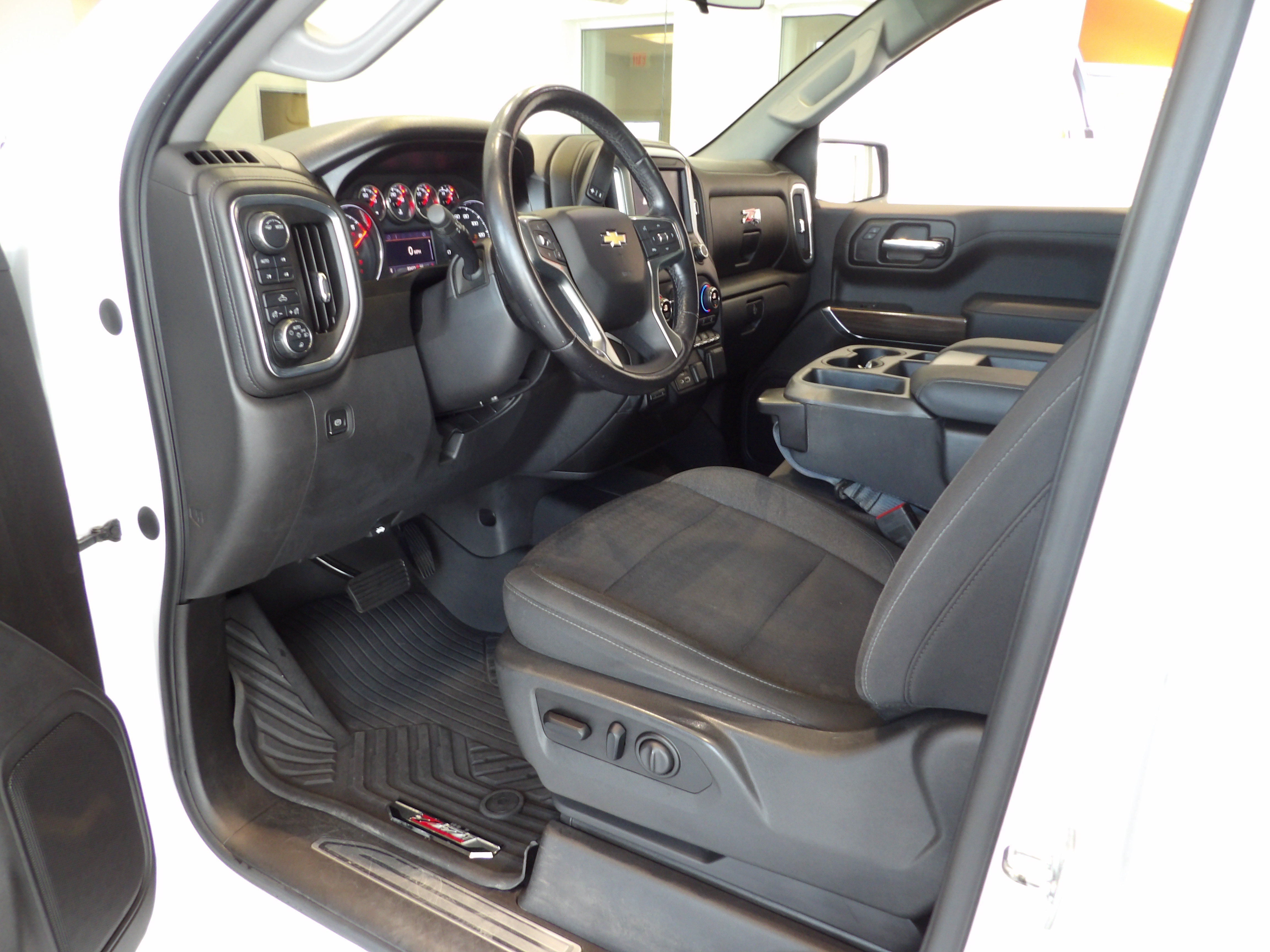Used 2021 Chevrolet Silverado 1500 LT AWD/4WD image 9