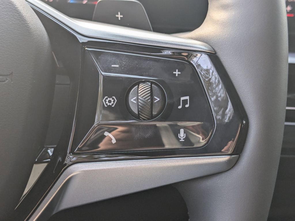 Used 2024 BMW 530i w/ Premium Package image 12