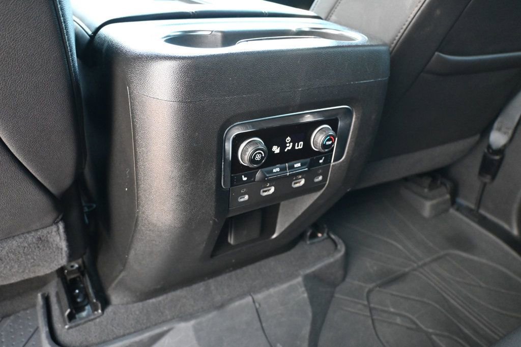 Used 2024 Chevrolet Suburban Z71 w/ Luxury Package image 19