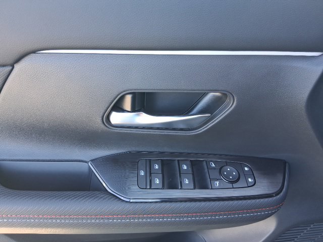 New 2027 Nissan Kicks SR w/ Cold Weather Package FWD image 10