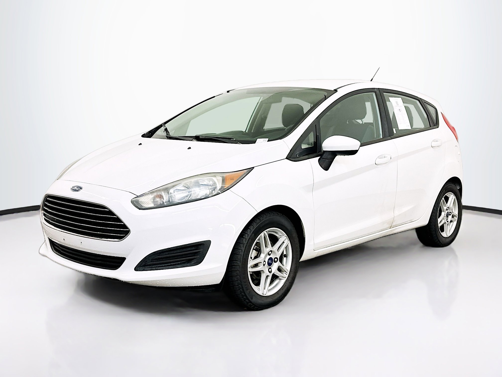 Used 2017 Ford Fiesta SE image 3