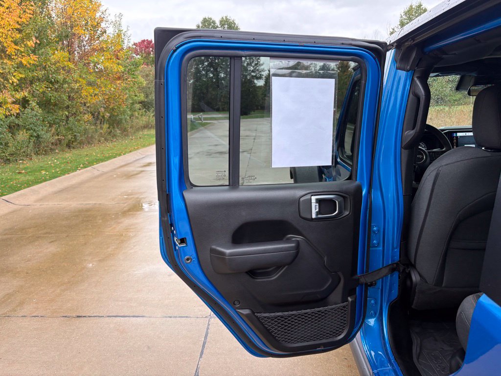 Used 2024 Jeep Wrangler Unlimited AWD/4WD image 37