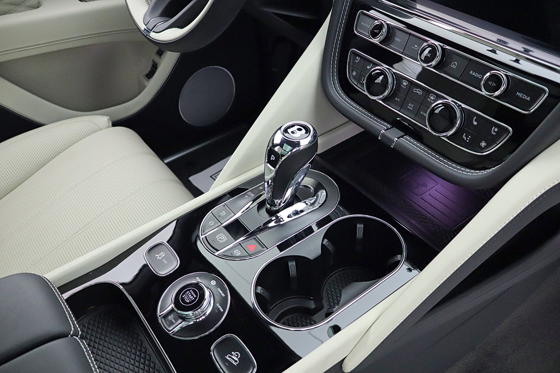 Used 2024 Bentley Bentayga Extended Wheelbase image 32