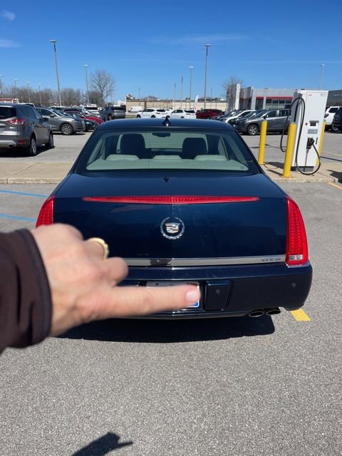 Used 2009 Cadillac DTS w/ Trunk Convenience Package image 4