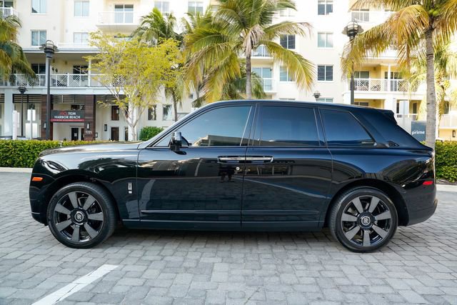 Used 2023 Rolls-Royce Cullinan w/ Cullinan Package image 14