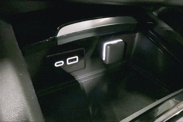 Used 2023 Buick Envision Essence image 32