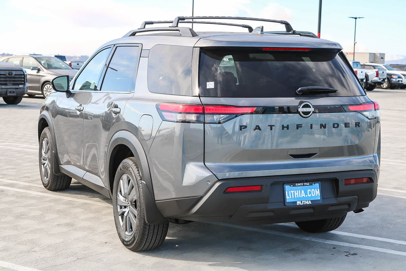 New 2025 Nissan Pathfinder SV w/ Black Appearance Package FWD image 8