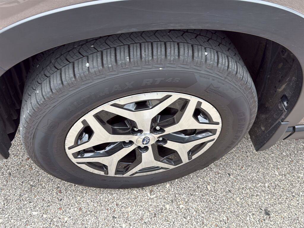 Used 2022 Subaru Forester Premium AWD/4WD image 21
