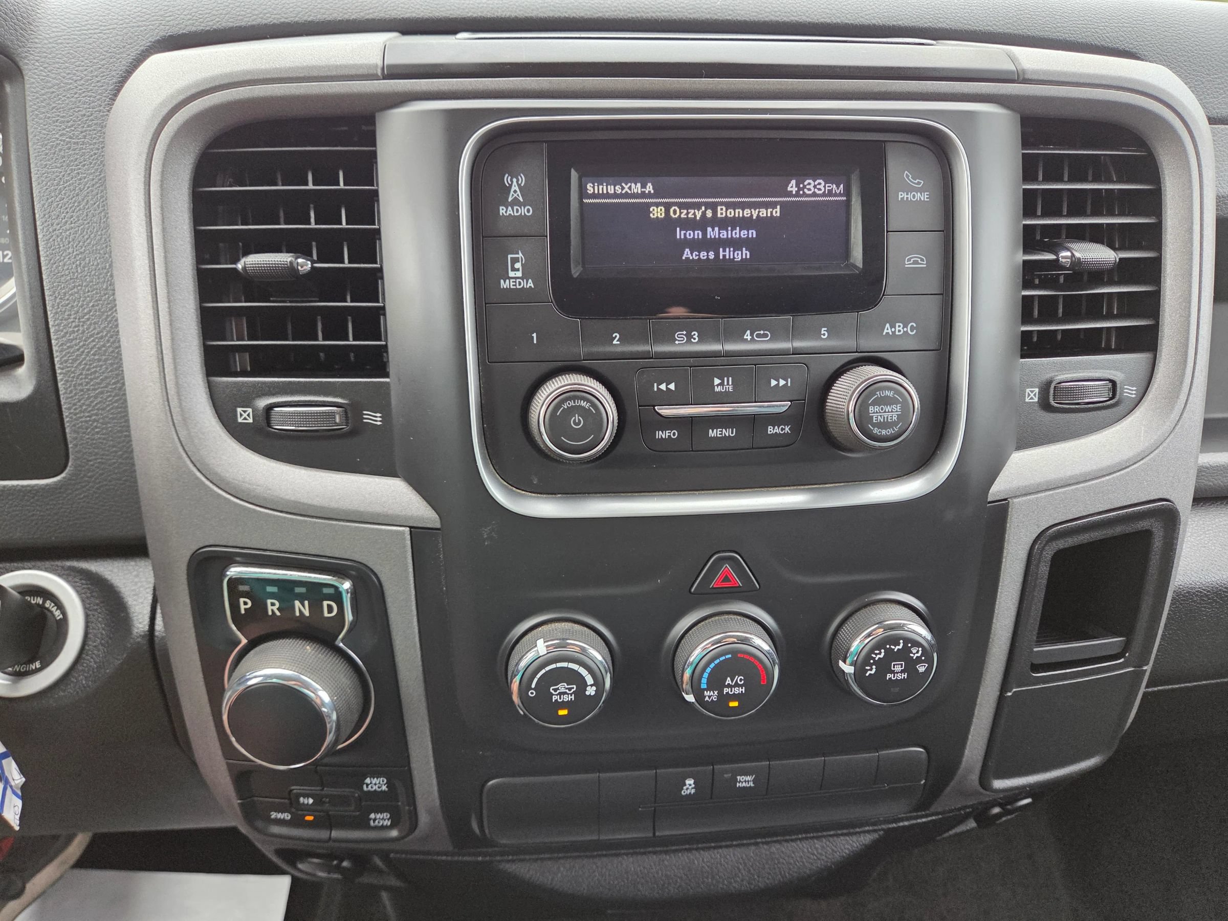 Used 2017 RAM 1500 Express AWD/4WD image 9