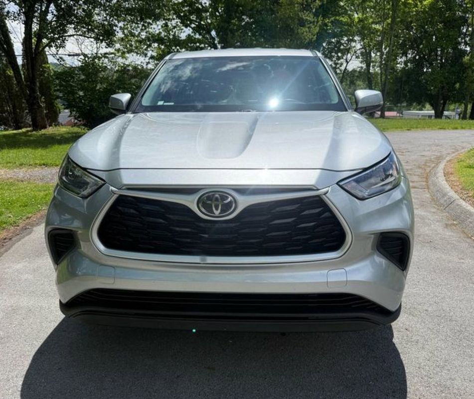 Used 2020 Toyota Highlander L FWD image 2