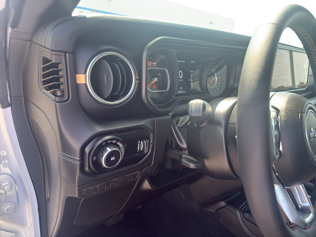 Used 2024 Jeep Wrangler Unlimited Sahara w/ Technology Group AWD/4WD image 13