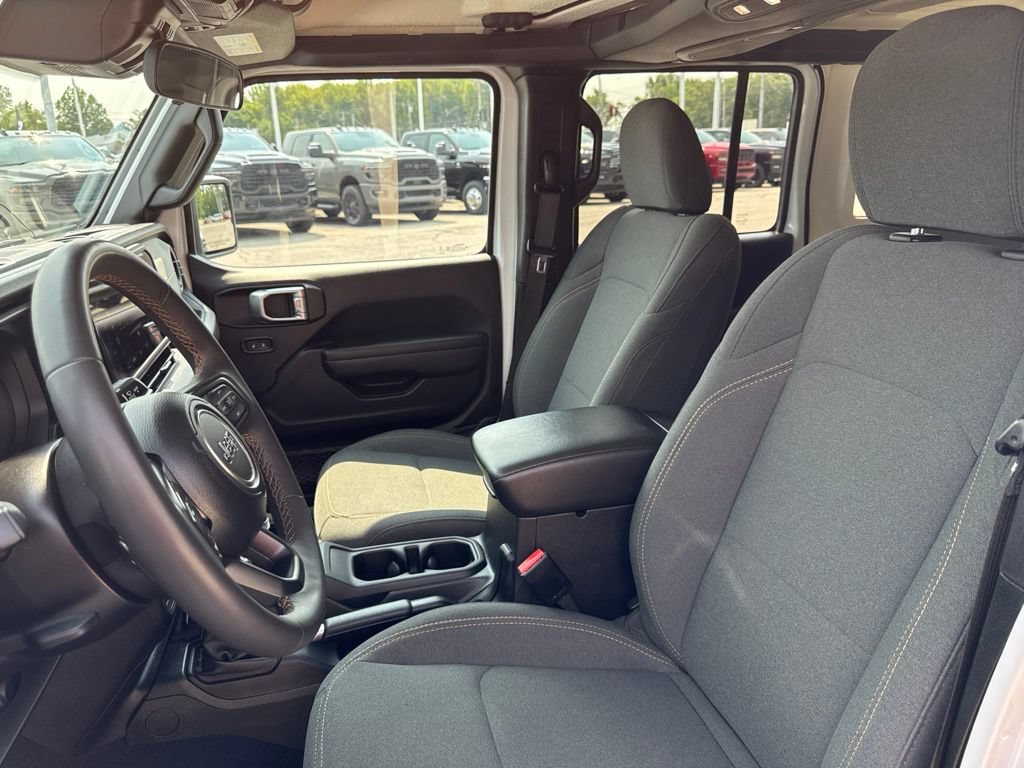 Used 2024 Jeep Wrangler Unlimited Sport AWD/4WD image 44