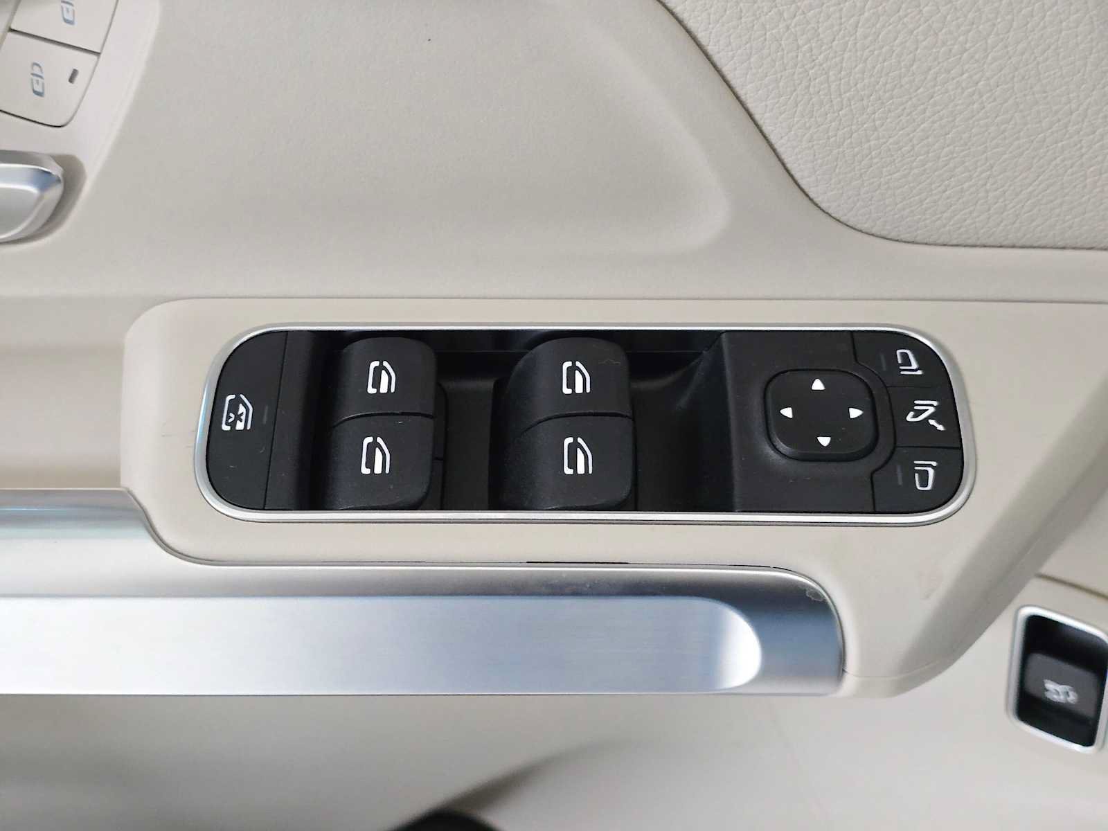 Used 2026 Mercedes-Benz GLB 250 4MATIC image 23