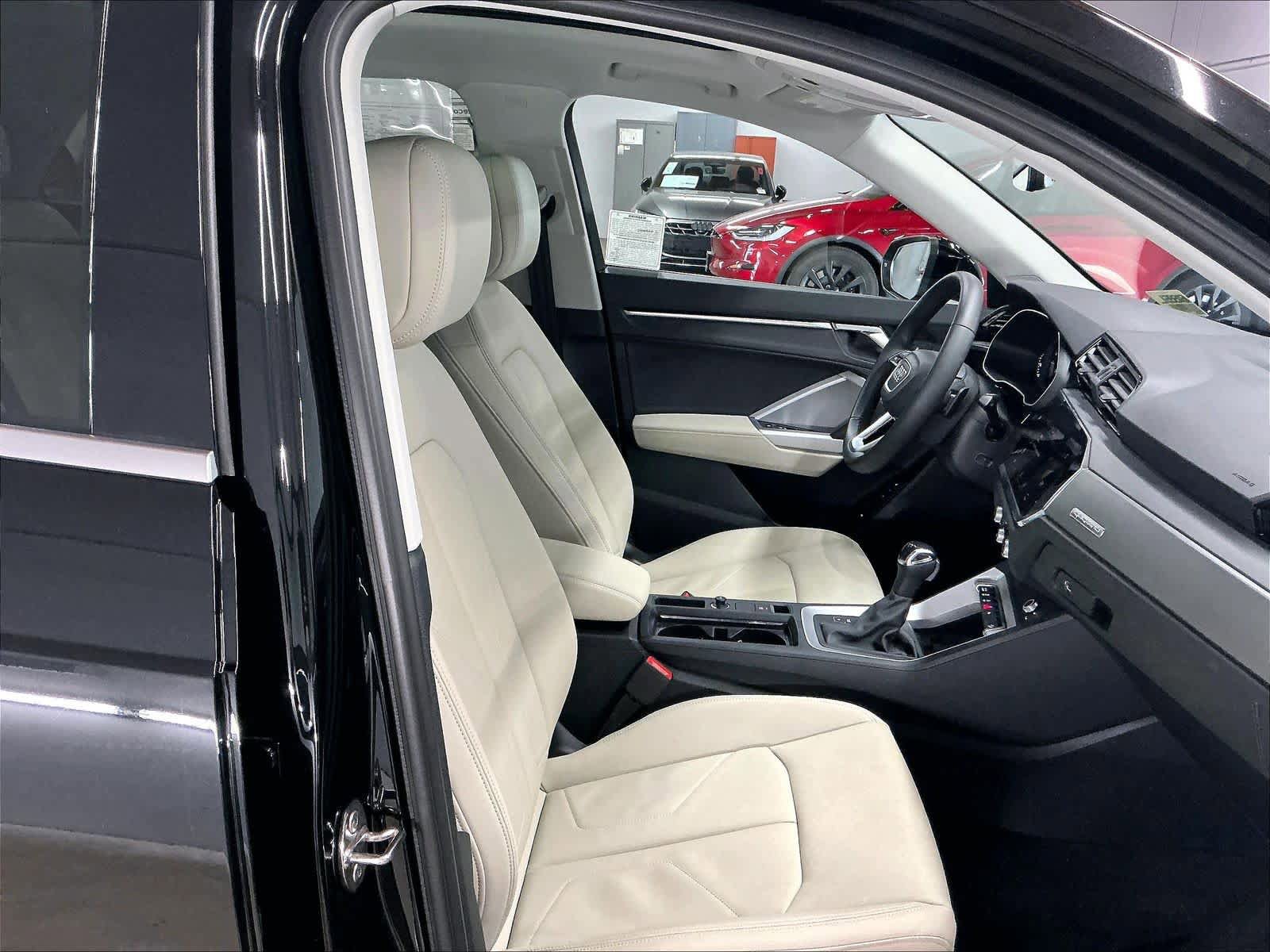 Certified 2025 Audi Q3 2.0T Premium w/ Convenience Package image 9