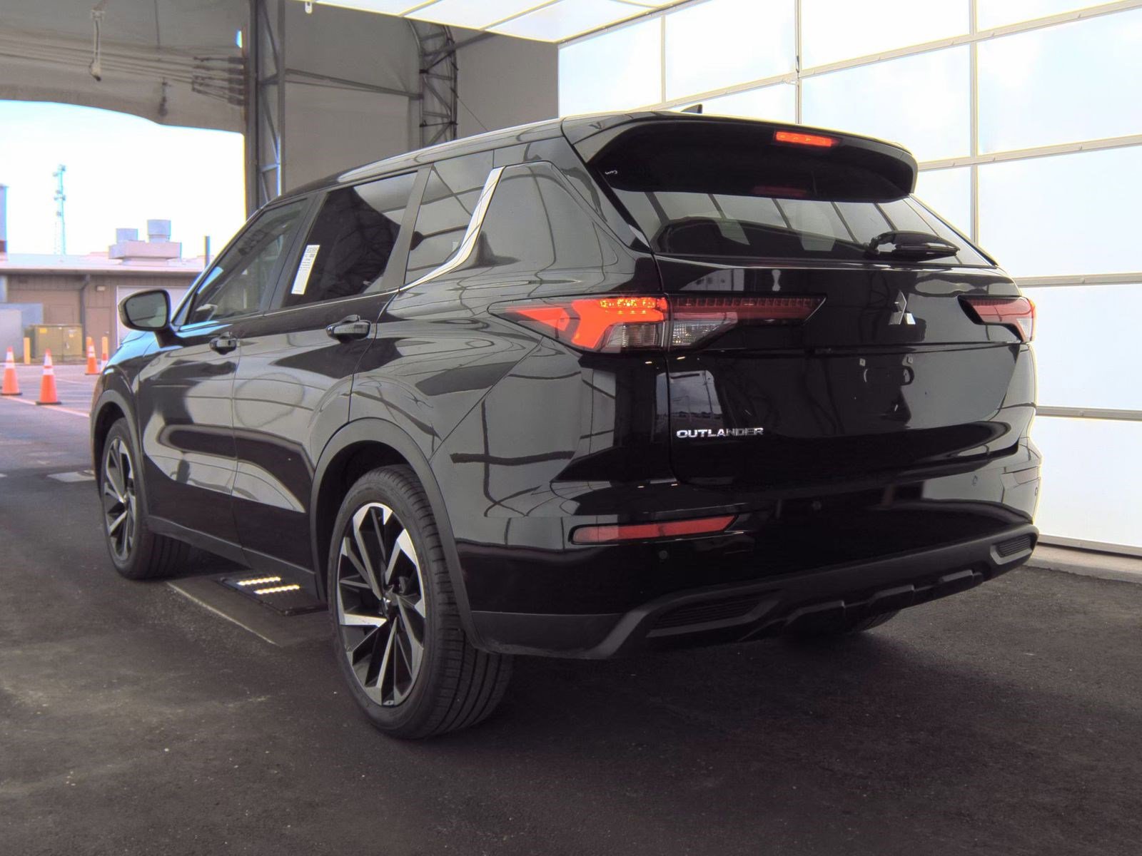 Used 2022 Mitsubishi Outlander ES AWD/4WD image 6