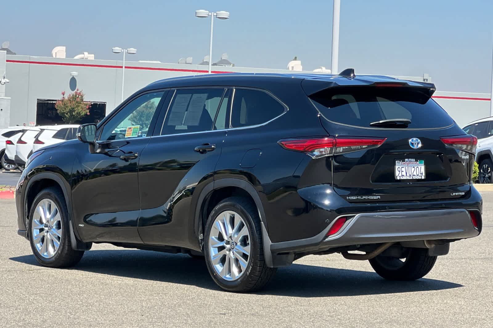 Used 2023 Toyota Highlander Limited AWD/4WD image 7