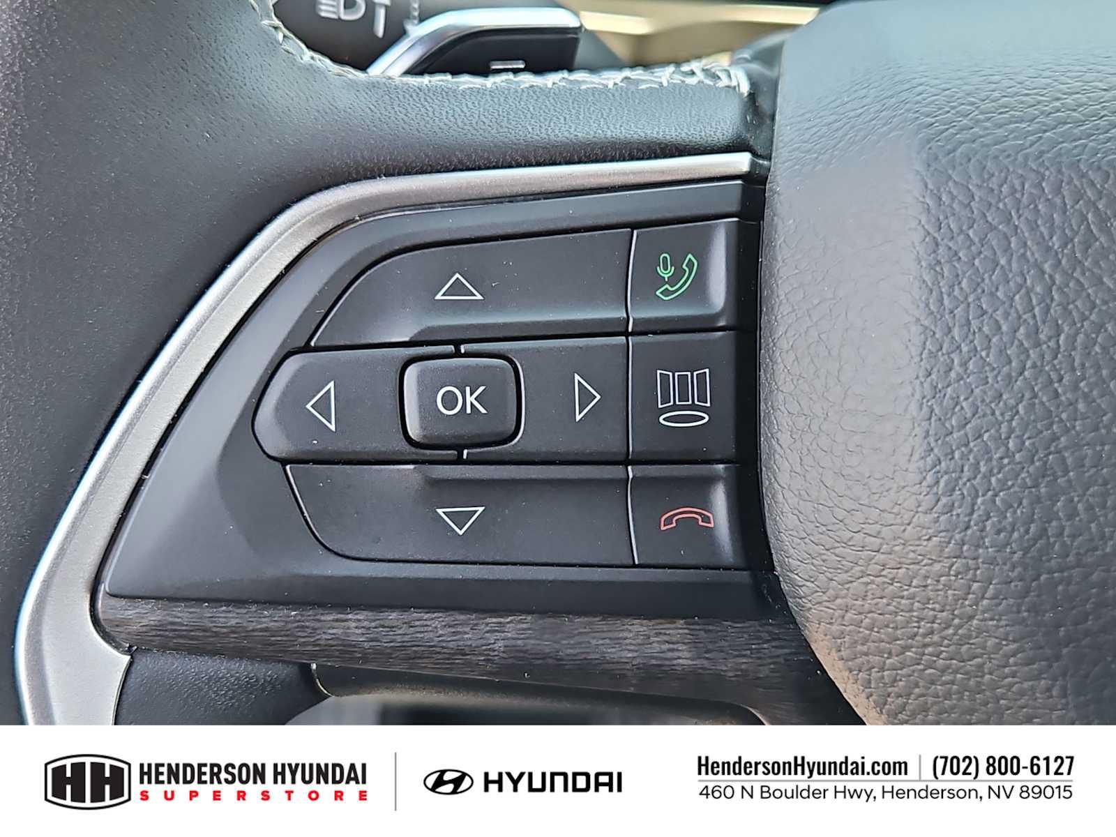Used 2025 Jeep Grand Cherokee Limited w/ Luxury Tech Group II AWD/4WD image 23