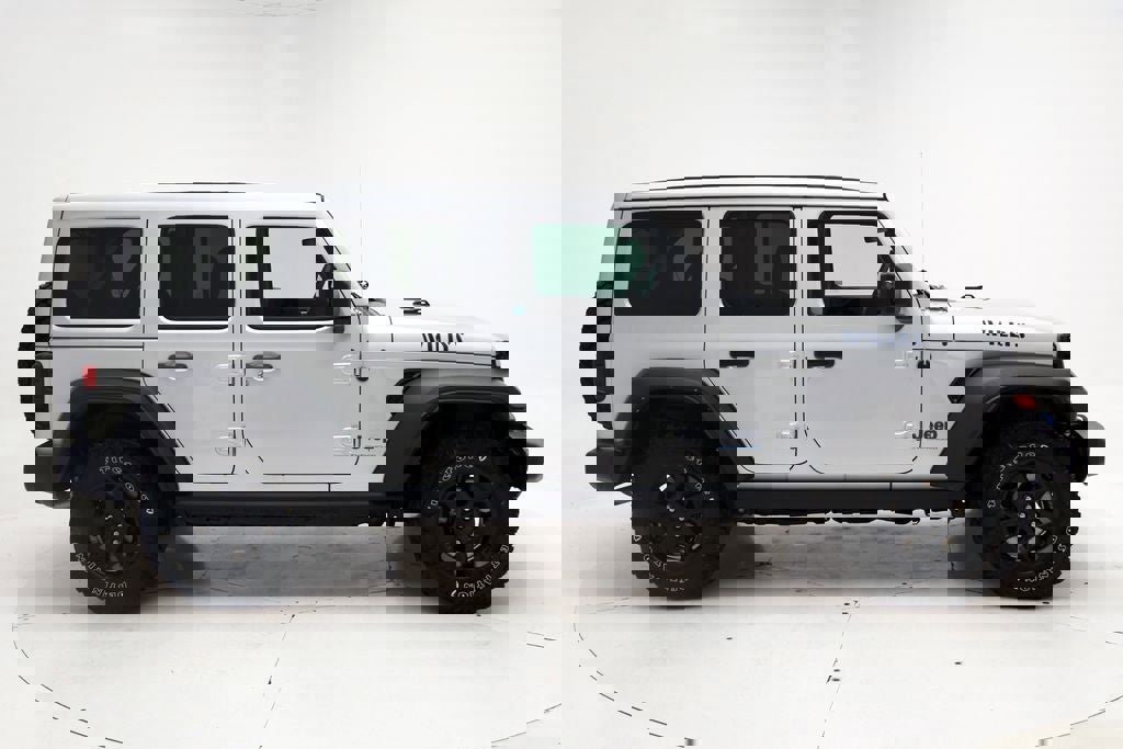 Used 2023 Jeep Wrangler Unlimited w/ Sun & Screen Package image 3