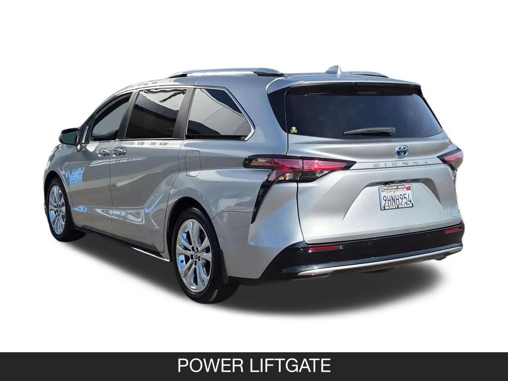 Used 2023 Toyota Sienna Platinum FWD image 7