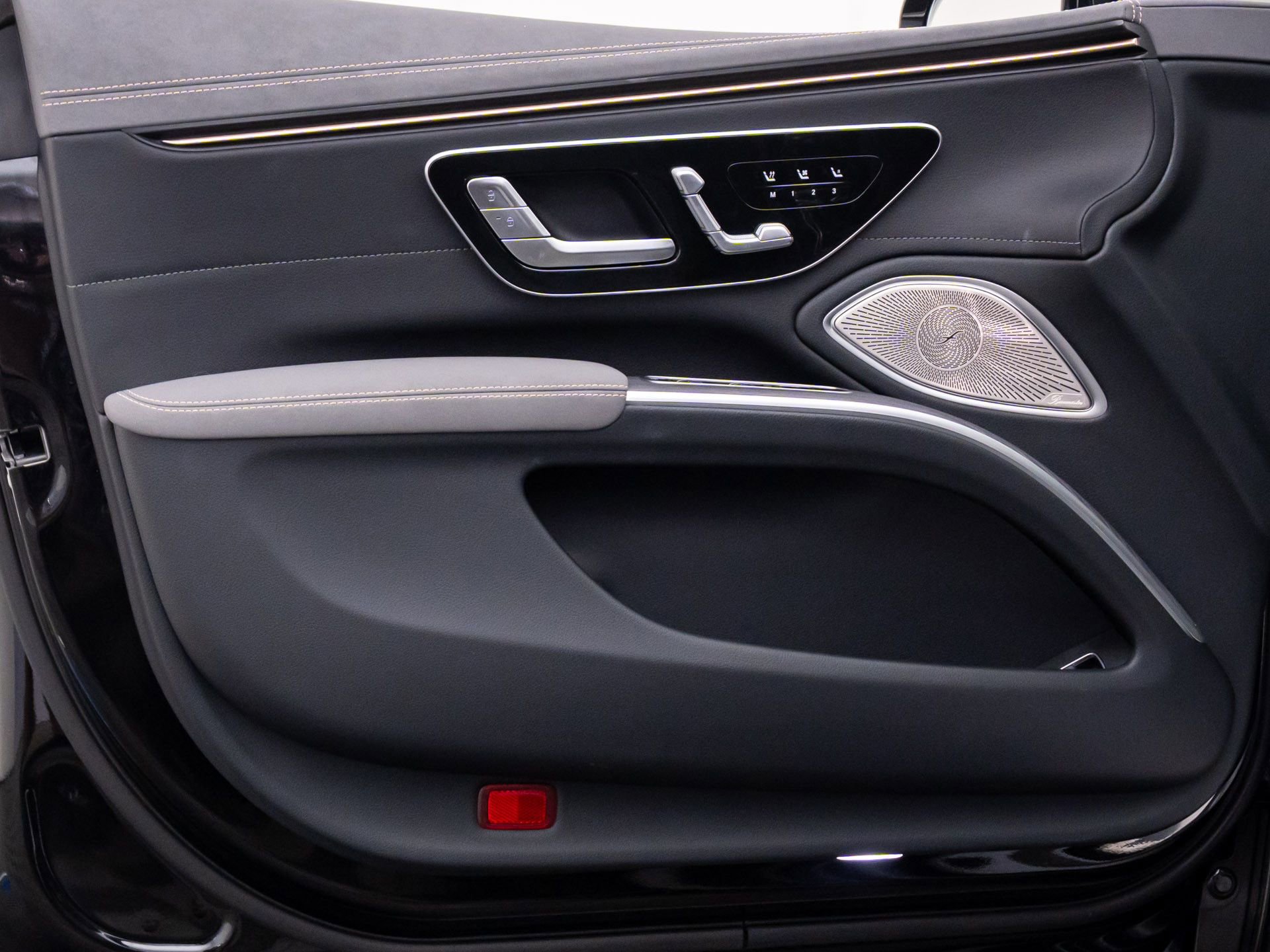Used 2022 Mercedes-Benz EQS 580 4MATIC Sedan image 12