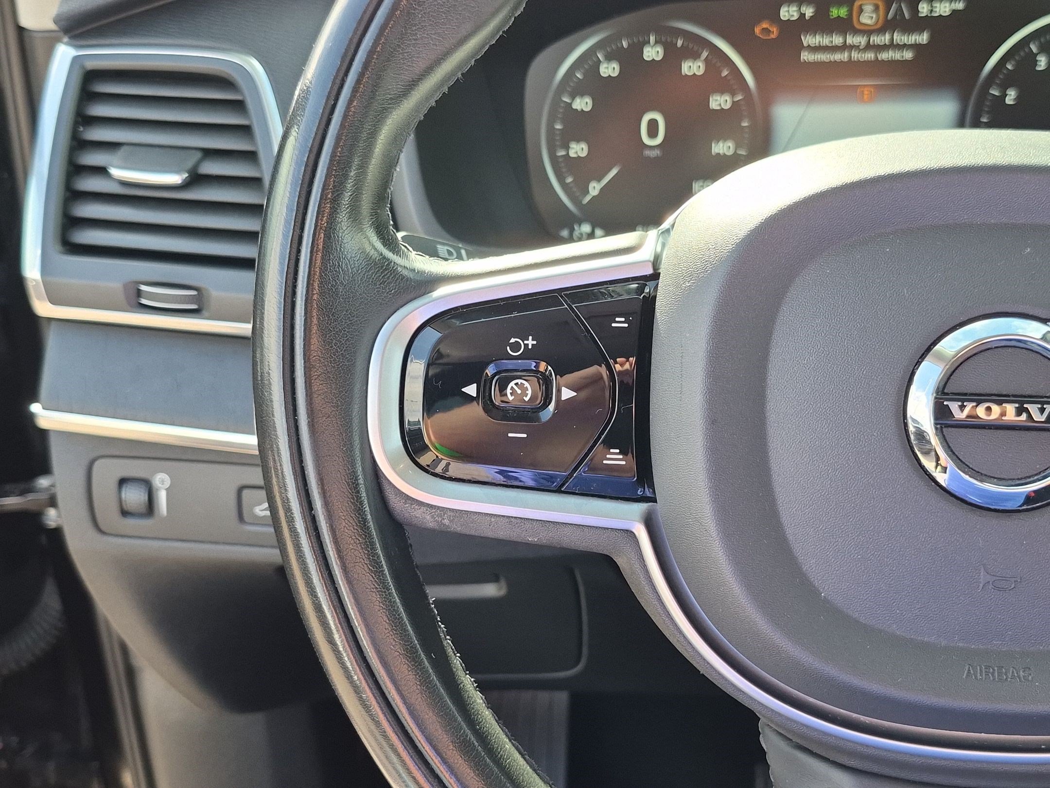 Used 2020 Volvo XC90 T6 Momentum w/ Protection Package Premier AWD/4WD image 18