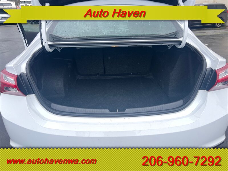 Used 2020 Chevrolet Malibu LT FWD image 13