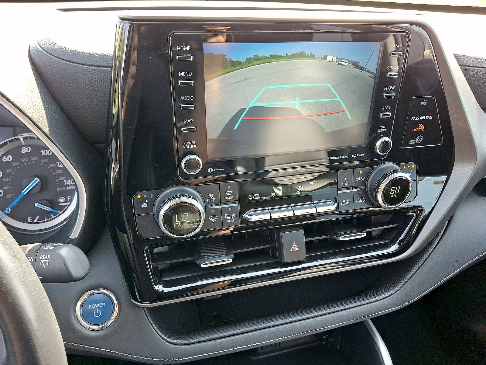 Used 2022 Toyota Highlander XLE AWD/4WD image 15