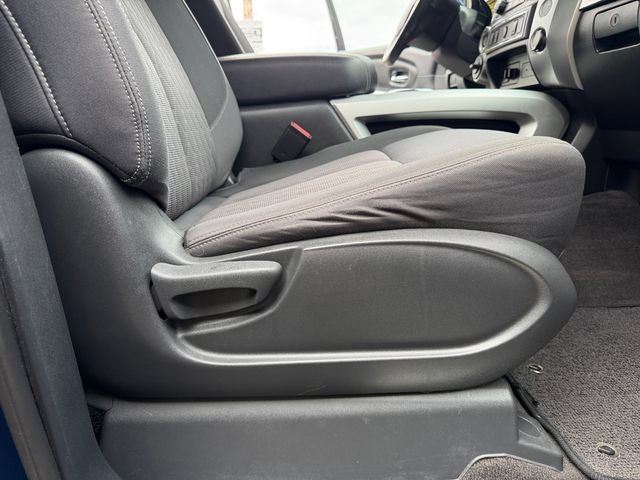 Used 2021 Nissan Titan SV w/ SV Convenience Package AWD/4WD image 2